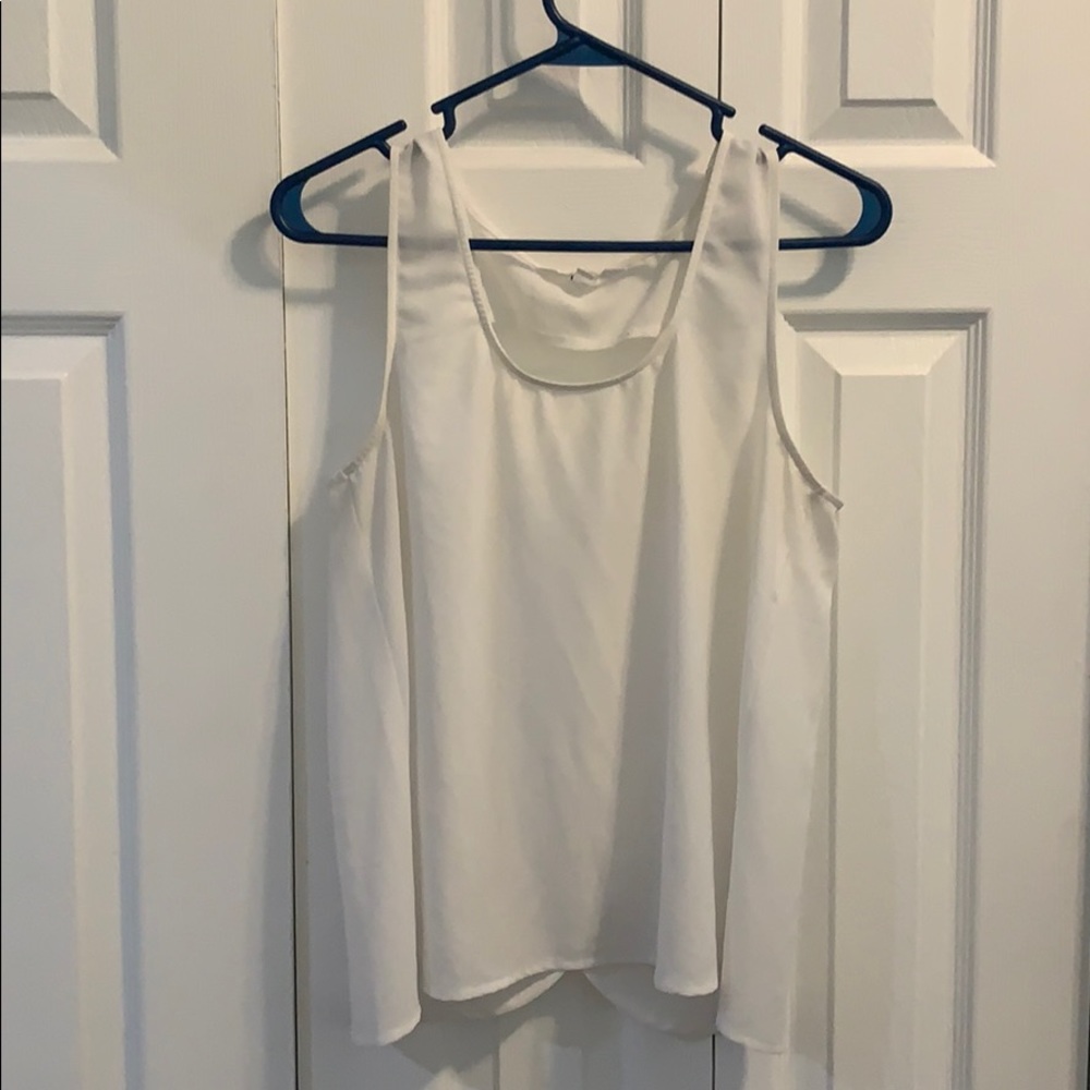 Gorgeous white blouse!